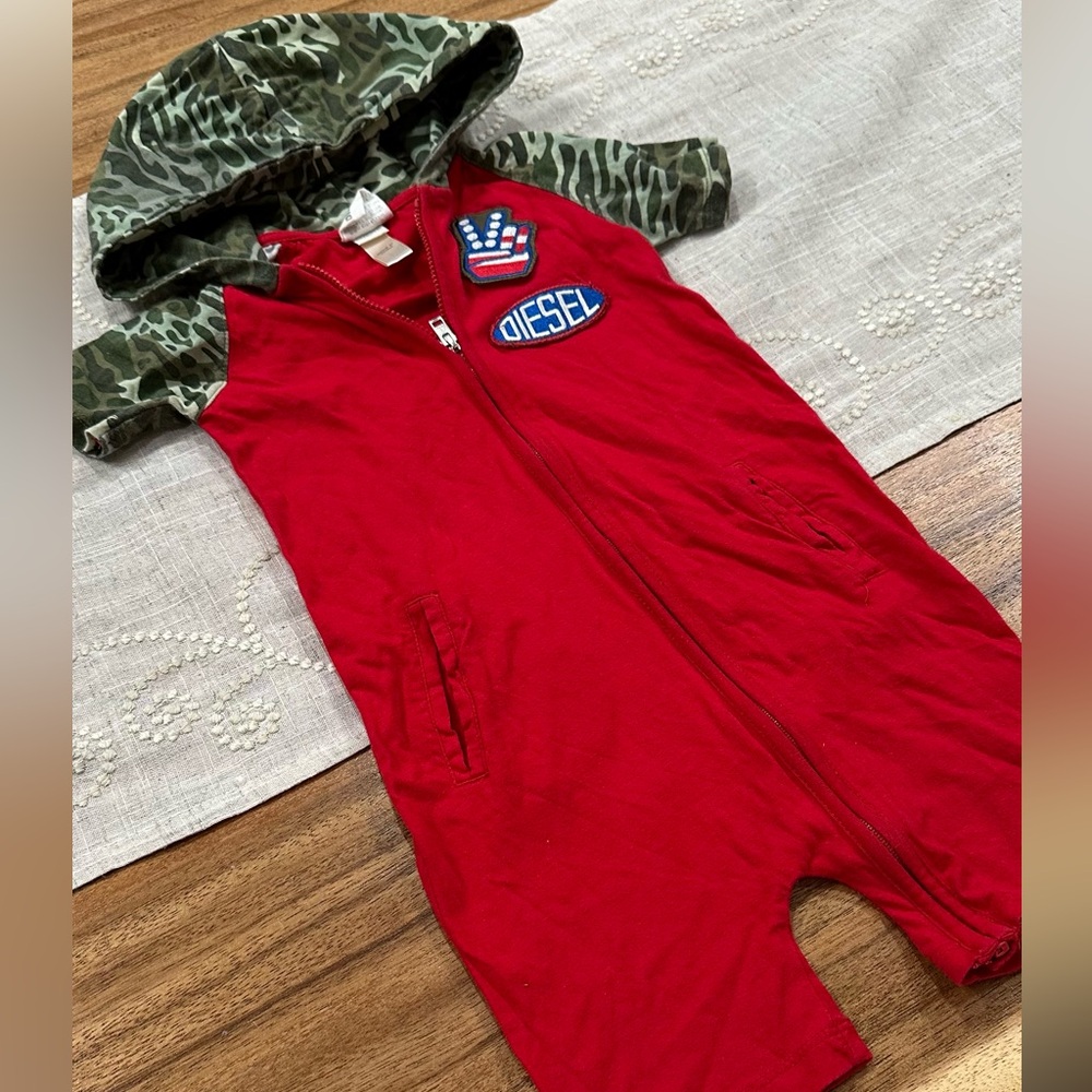 DIESEL KIDS ONE PIECE W/ HOOD "CAMO & PEACE" UNISEX SZ 24 MO EXCELLENT CONDITION